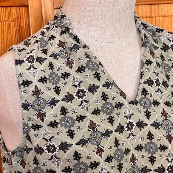 dip Large Linen Green Ditzy Floral Sleeveless Ruffle Tiered Prairie Boho Dress - Picture 4 of 9